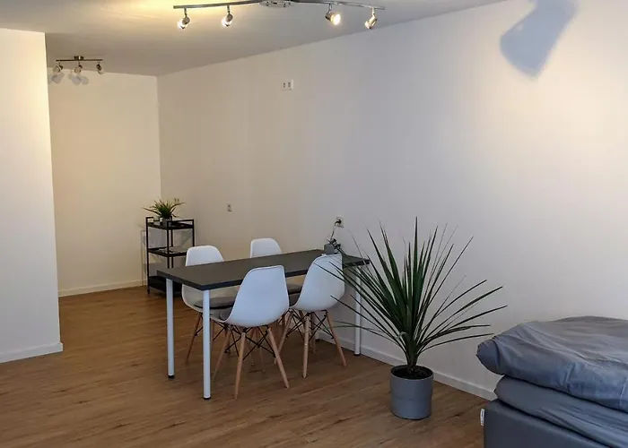 Helle Offene Innenstadtwohnung Mit Balkon شقة